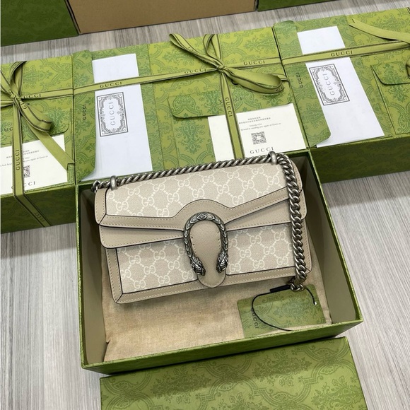 Gucci Beige Crossbody Bag with Silver Accents - Picture 1 of 9